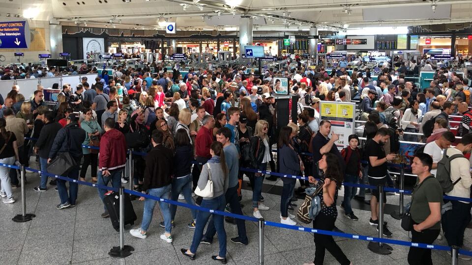 Doldu taştı, polisler yetiştirmeye çalıştı