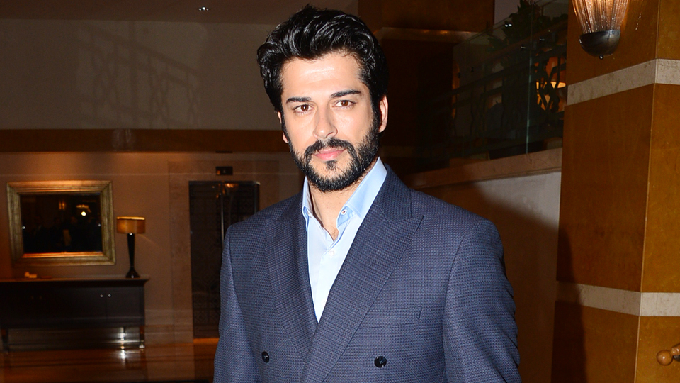 Burak Özçivit'e büyük şok