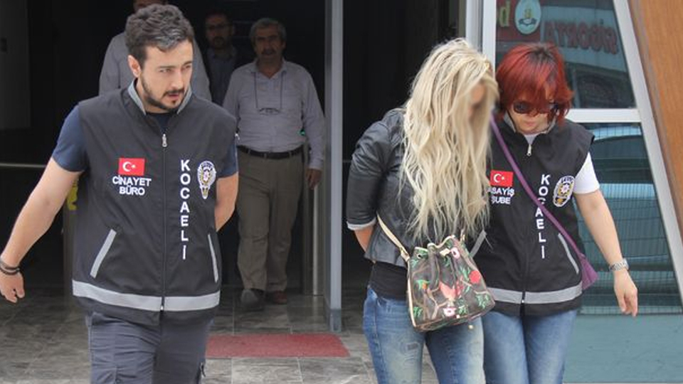 Yaşlı kadını bağlayarak gasp eden çete üyeleri tutuklandı