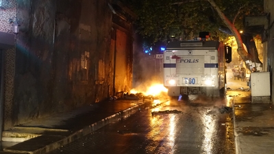 Beyoğlu'nda izinsiz gösteriye polis müdahalesi