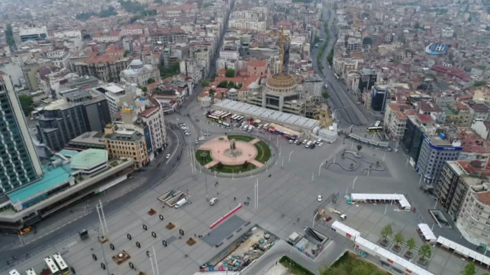 Taksim Meydanı araç trafiğine açıldı! Metro seferleri normale döndü