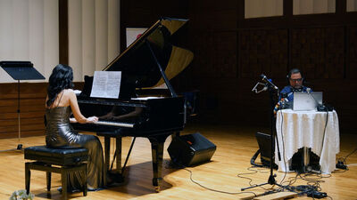 Dünyada bir ilk! Gözleriyle yan flüt çaldı