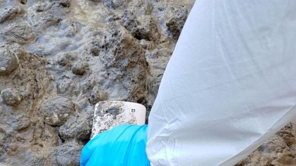 FETÖ zanlısının su dolu çukura attığı telefon bulundu