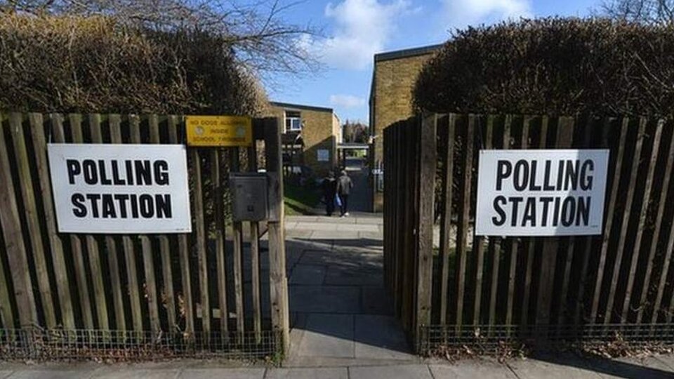 İngiltere'de yerel seçimler İşçi Partisi lideri Jeremy Corbyn'nin yelkenlerini şişirecek mi?