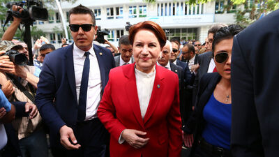 Meral Akşener adaylık başvurusu için YSK'ya gitti
