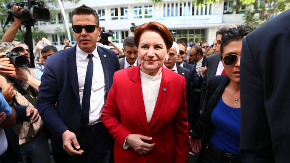 Meral Akşener adaylık başvurusu için YSK'ya gitti
