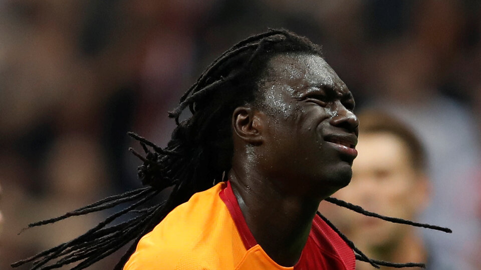 Gomis saçlarını kesecek!