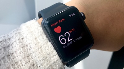 Apple Watch genç kızın hayatını kurtardı!