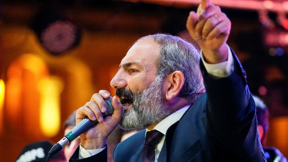 Ermenistan'da göstericiler başkent Erivan'da yolları kapattı