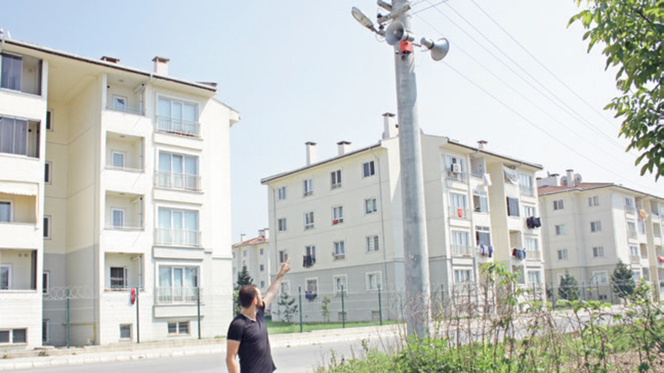 Her sabah isyan ettiren anons! Her gün ağlayarak uyanıyor...