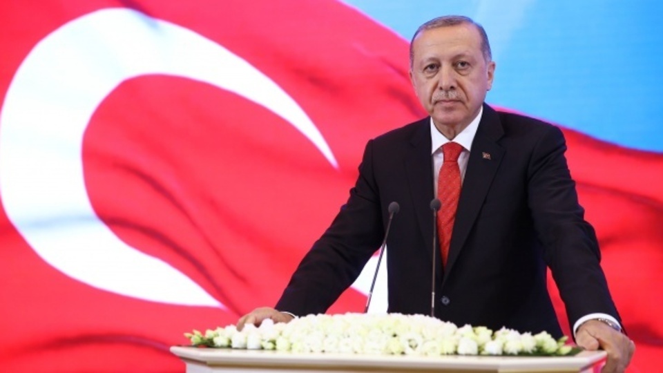 AK Parti'de Erdoğan için imza verildi