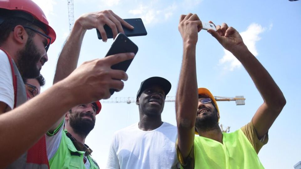 Göztepeli futbolcular, yeni evlerinin inşaatını gezdi