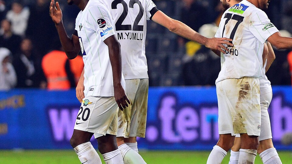 Akhisarspor, zirveye karşı farklı!