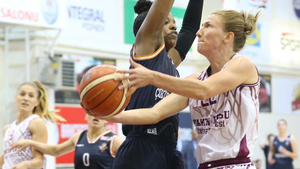 Yakın Doğu Üniversitesi galibiyetle başladı