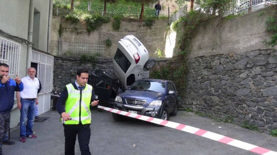 Beşiktaş'ta akılalmaz kaza! "Arabayı uçarken gördüm"