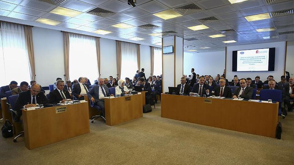 Emekliye ikramiyeyi de içeren paket TBMM Komisyonu'nda kabul edildi