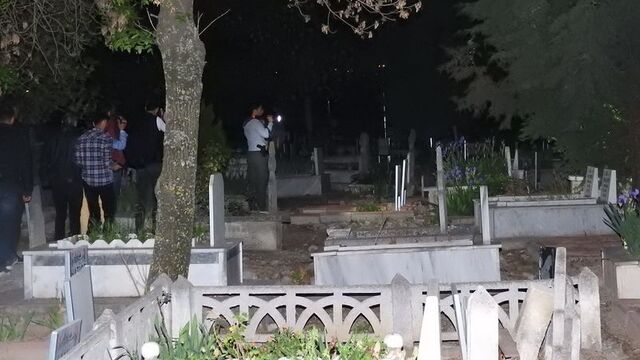 Gizemli kızın görüldüğü mezarlığa akın ediyorlar!