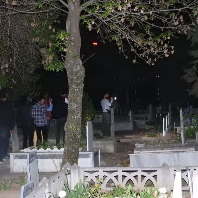 Gizemli kızın görüldüğü mezarlığa akın ediyorlar!