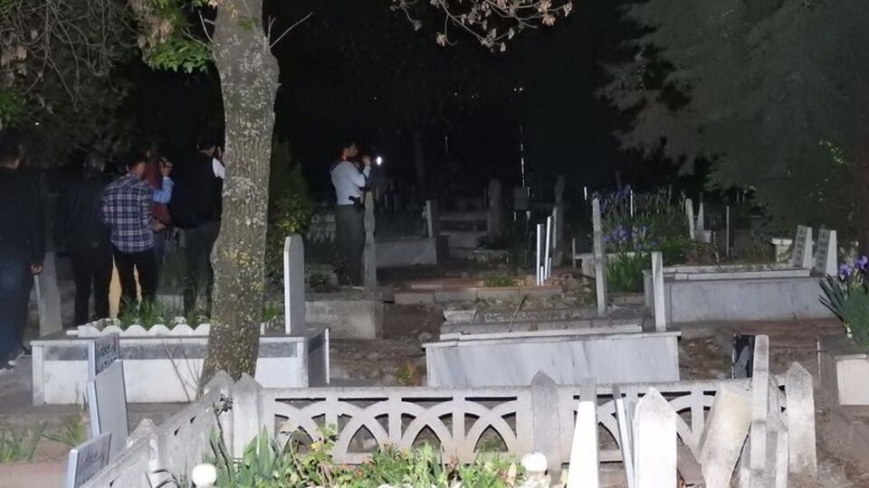 Gizemli kızın görüldüğü mezarlığa akın ediyorlar!