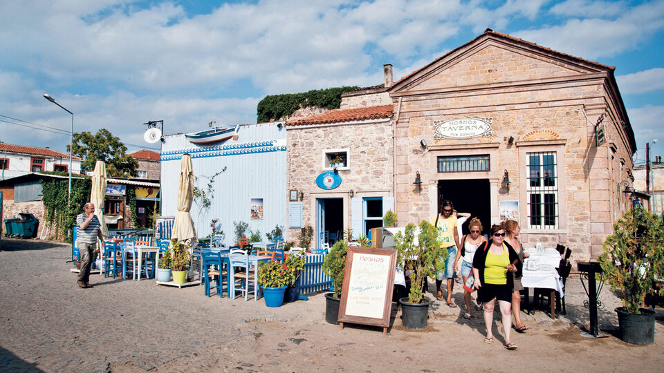 Tepeden tırnağa Egeli: Cunda!