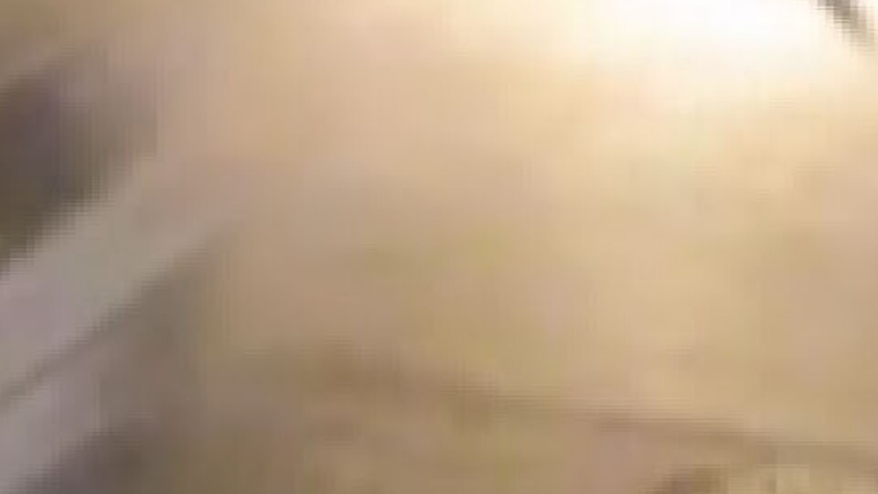 Korkunç olay! Otomobille çarpışan motosikletli havada taklalar attı