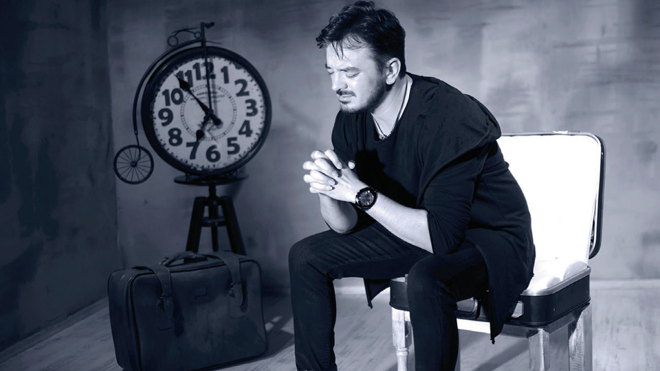 Sessizliğini üçlemeyle bozdu