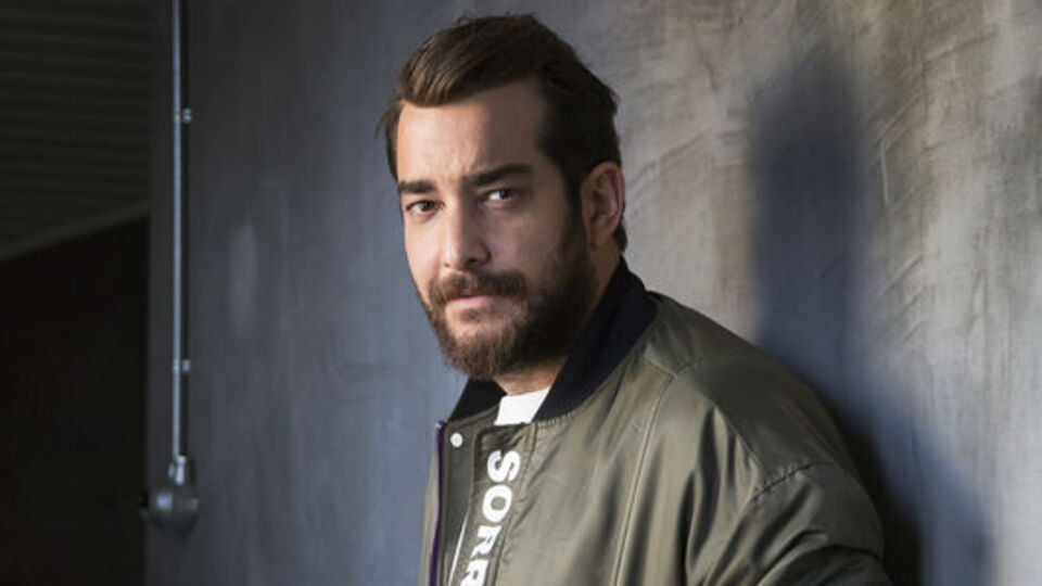 Enis Arıkan kimdir?