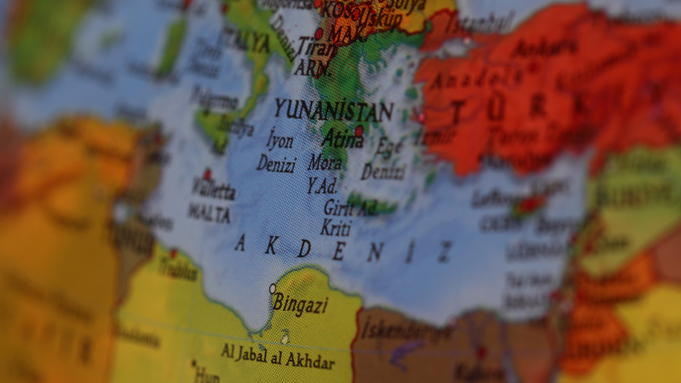 Ege'de Türk gemisi Yunan savaş gemisiyle çarpıştı!