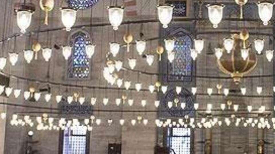 Bugün İstanbul'da Cuma namazı saat kaçta?