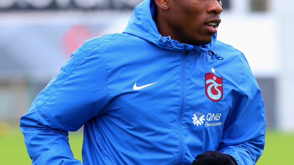 Castillo yuvadan uçuyor!