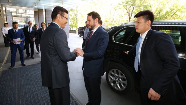 Enerji Bakanı Albayrak'tan Çin'de üçüncü nükleer santral teması