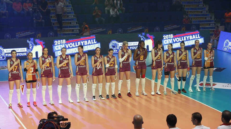 Galatasaray 4. oldu! 2 oyuncu bıraktı...