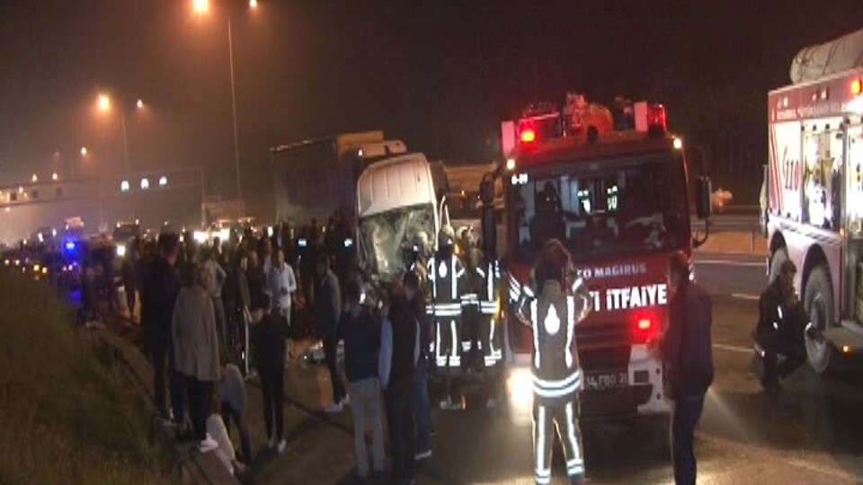 İstanbul'da zincirleme trafik kazası! Yaralılar var