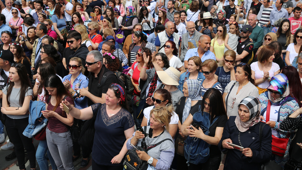 Hıdırellez Şenlikleri'nde 85'lik nineden Roman havası