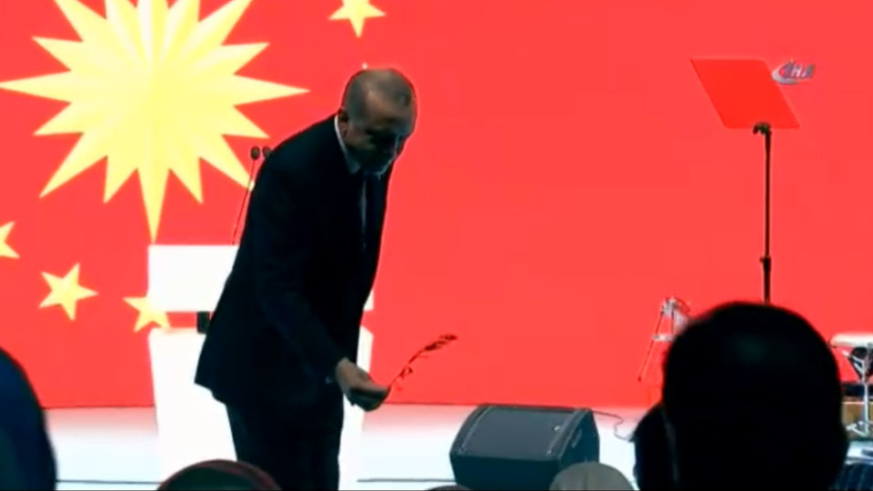 Erdoğan'dan eşine jest