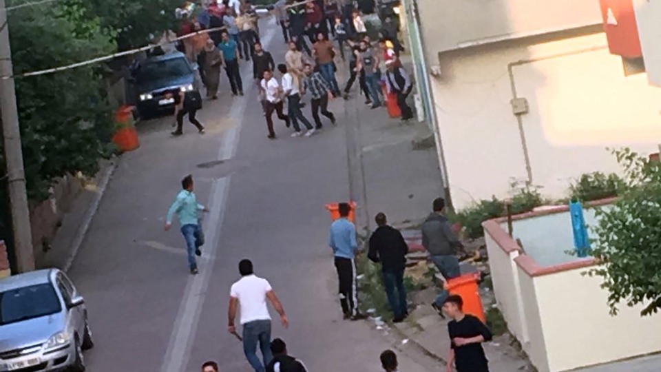 Taciz iddiası mahalleyi karıştırdı! Yaralılar var