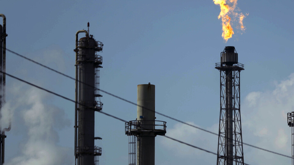 Petrolde sıcak saatler!