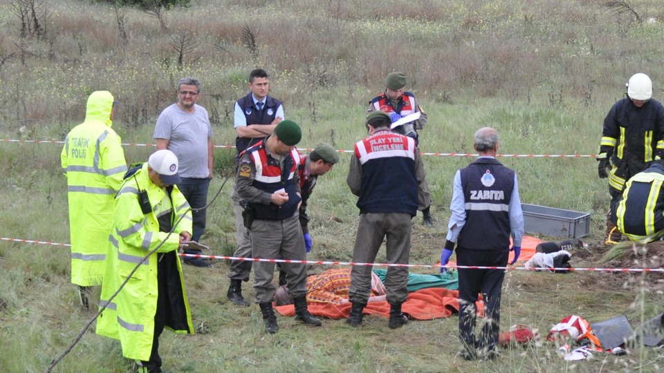 Mehteran takımını taşıyan minibüs devrildi: Ölü ve yaralılar var