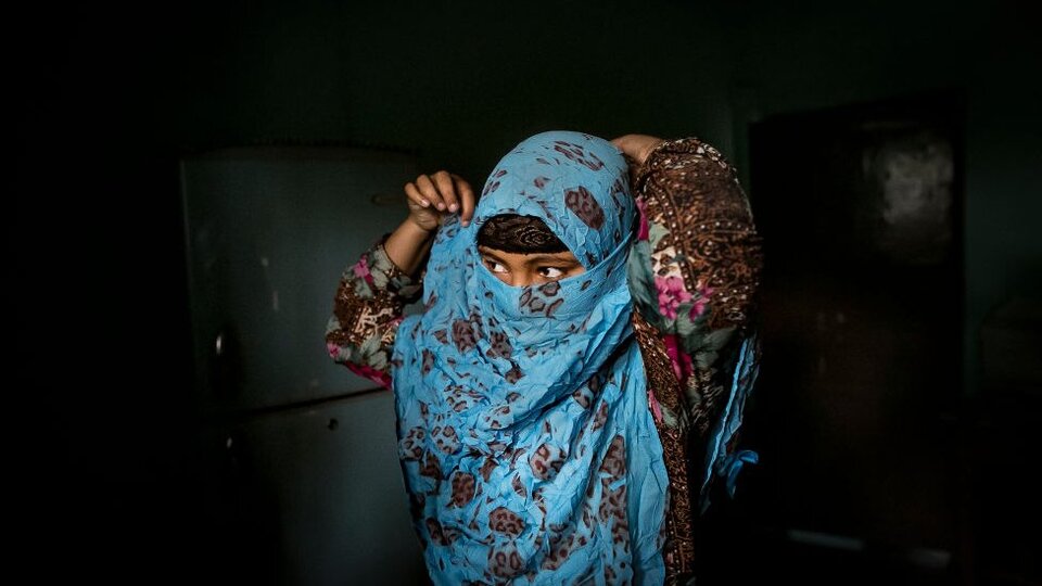 Bangladeş'te erken evliliklere cep telefonu uygulaması önlemi