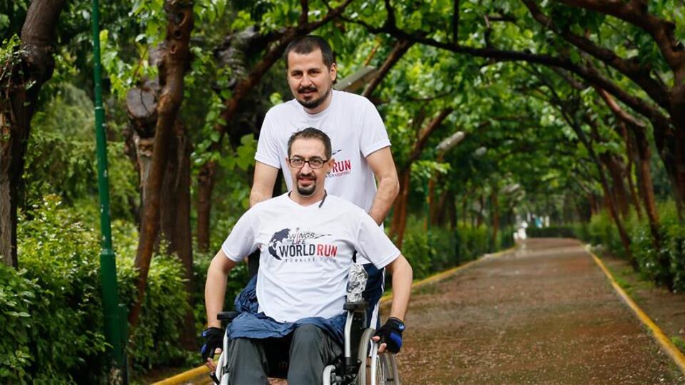 Omurilik felçlisiydi! Doktorlar 'yürüyemezsin' dedi ama bakın o ne yaptı...