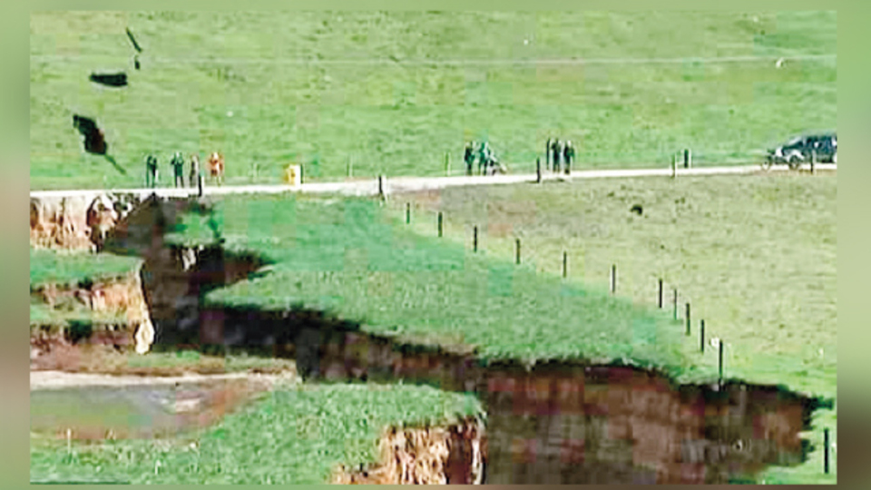 Yeni Zelanda yarıldı