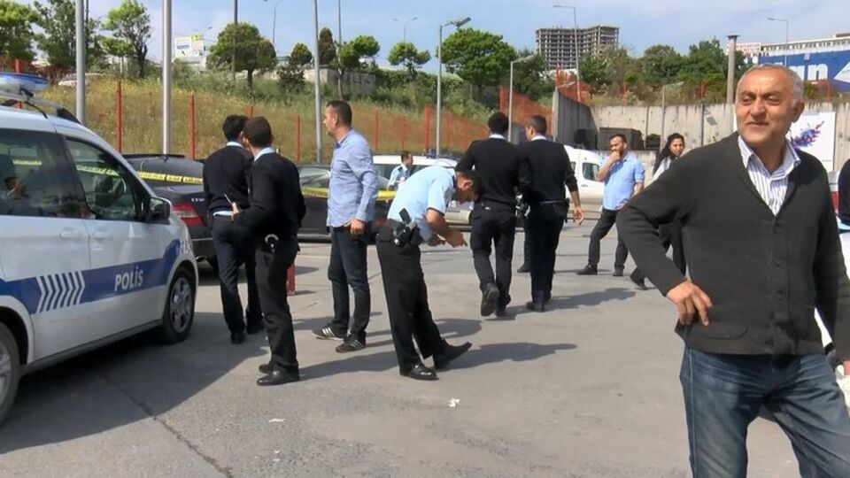 Otomobilin önünü kesip, 1.2 milyon lirayı gasp ettiler!