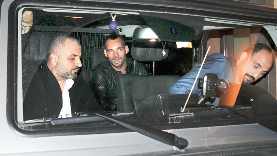 Soluğu İstanbul gecelerinde aldı