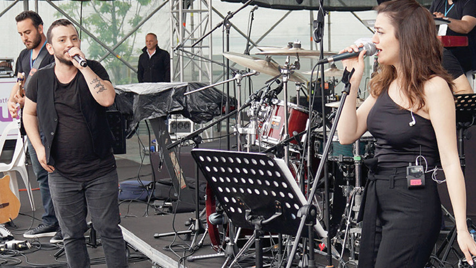 Yağmur altında horon