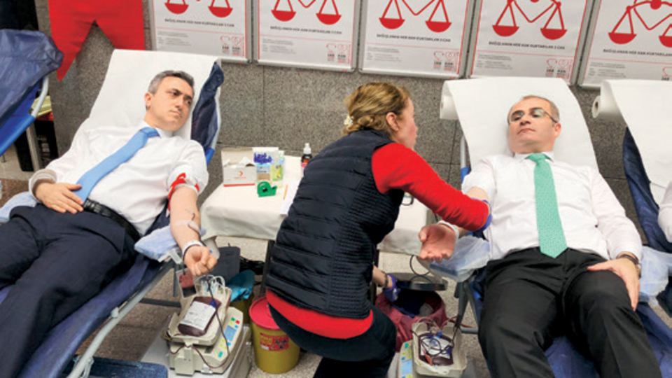 Adliyede kan bağışı!