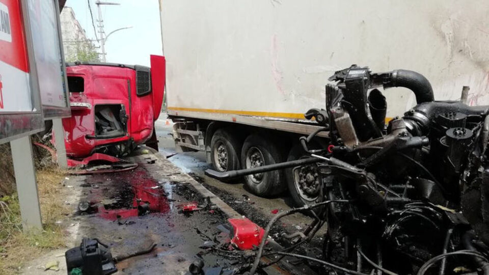 TIR paramparça oldu!