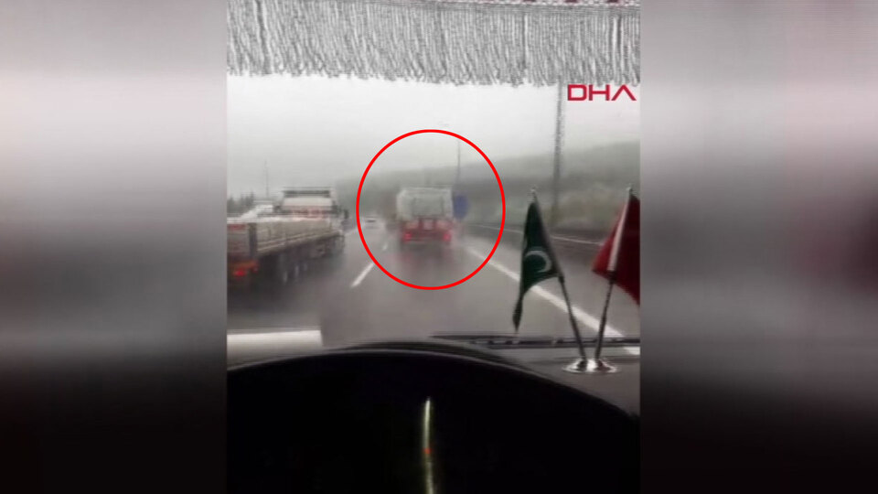 Otoyolda akılalmaz olay! Bu andan sonrasına dikkat!