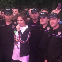 Demet Akalın'ın sahne kıyafeti olay oldu! 'Kıyafetine biraz özenseydin'