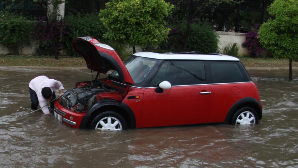 Ankara'dan kaçtığı sağanağa Antalya'da yakalandı