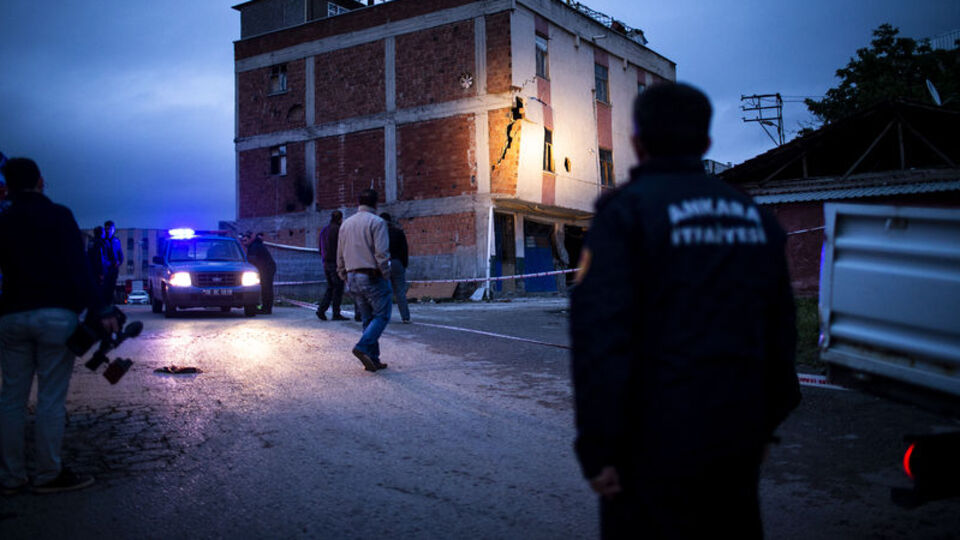 Ankara'da korku dolu anlar! 50 cm yarık oluştu